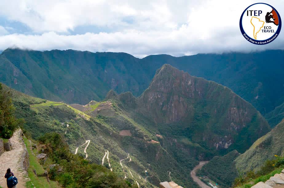 Día 4: Trekking “Wiñayhuayna - Tour guiado de Inti Punku y Machupicchu”