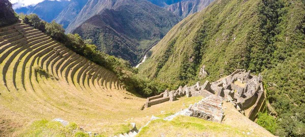 Día 1: Traslado en un transporte de ITEP desde Cusco hasta la estación de tren, luego servicio de tren al Km 104